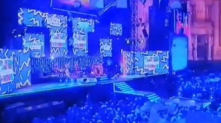 Concertone, bestemmia-choc: "Fatelo uscire, porco ***", chi è la bestia