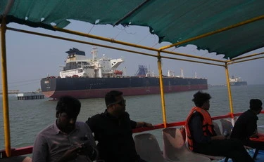 Iran, la giornata. Piano per liberare Hormuz, l'Iran ci minaccia: "Siete complici". Tajani: "Accordo politico"