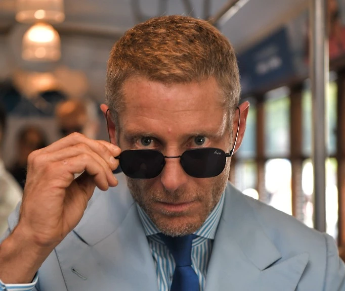 Lapo Elkann, la rivelazione di Dagospia: "Avvistato spesso di notte in un appartamento, e..."