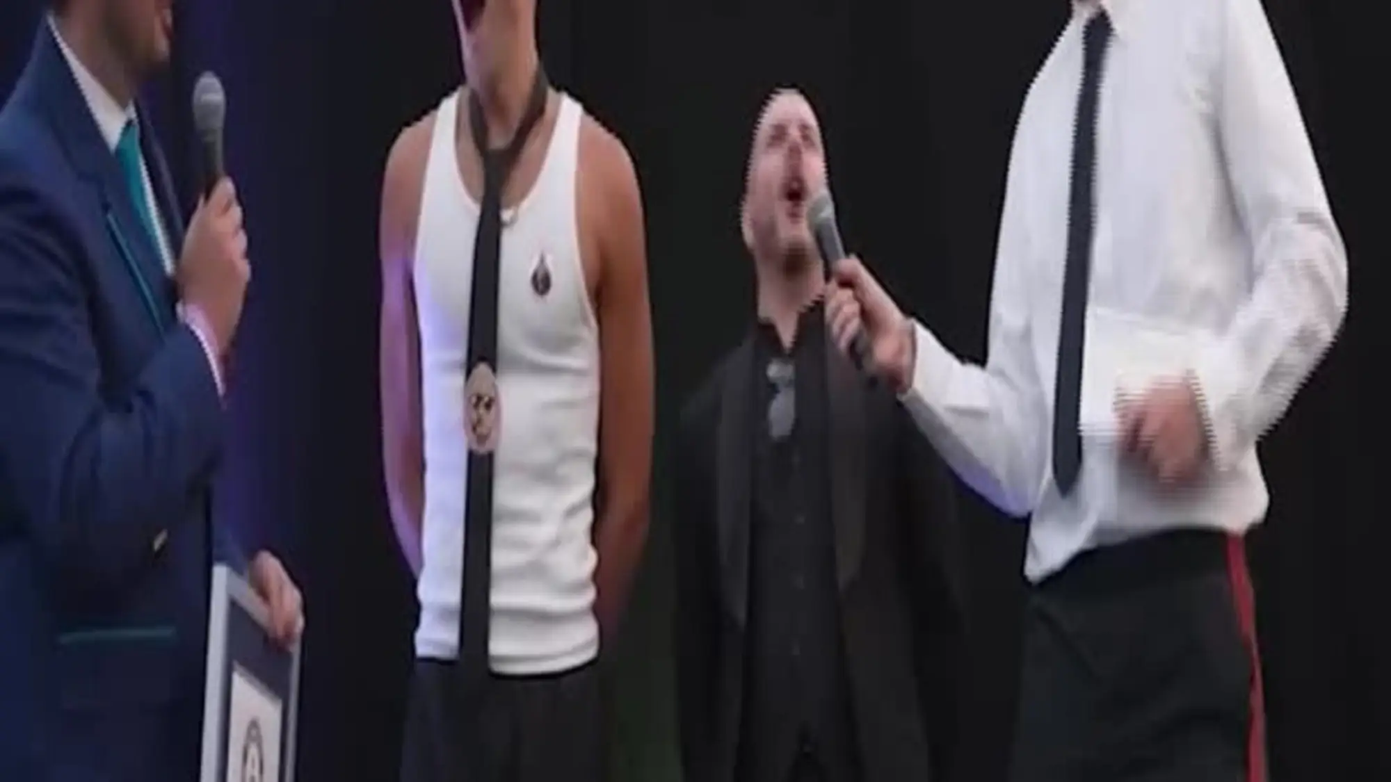 Tutti travestiti come il rapper Pitbull: nuovo Guinness World Record