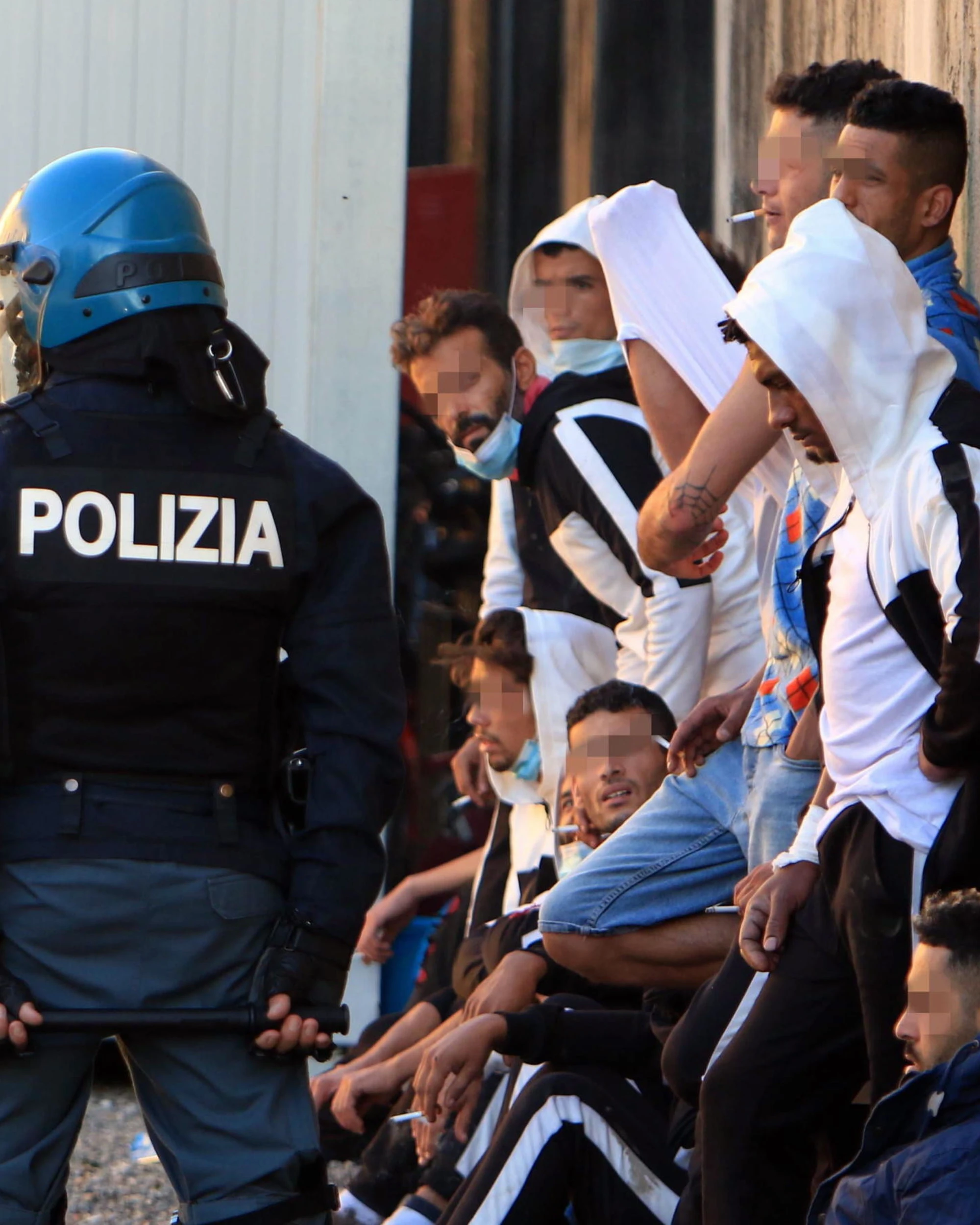 Torino, le toghe bloccano il trattenimento del migrante: "Non informato sui suoi diritti"