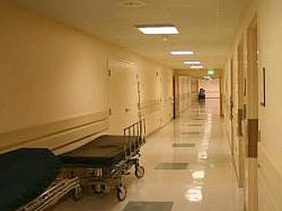 Usa, uccide tre neonati dopo averli estratti vivi: medico rischia la pena di morte