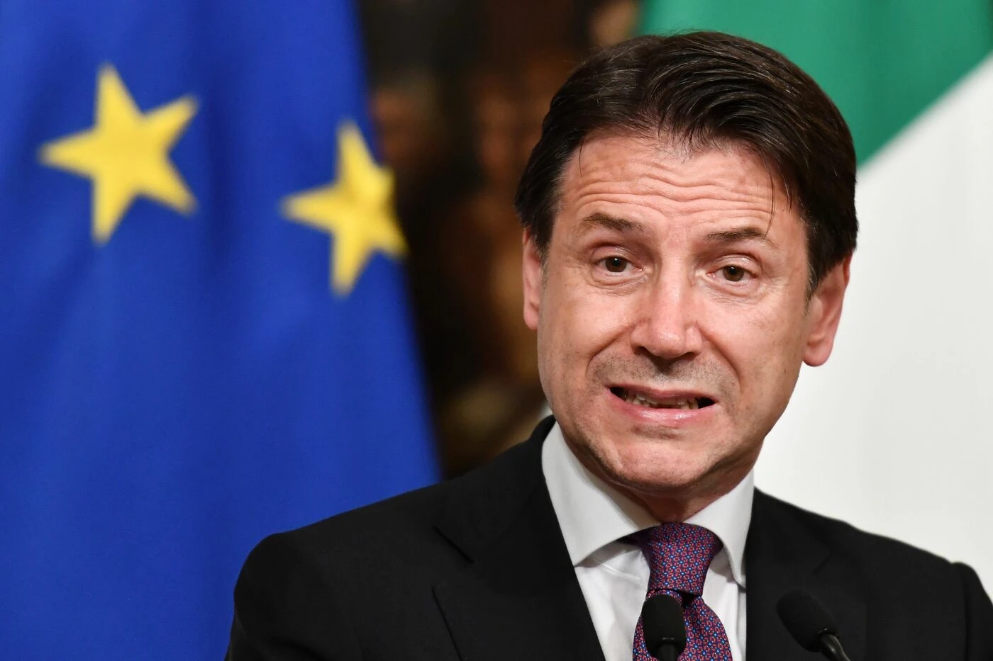 Paolo Becchi, la foto che smaschera Conte: &quot;C&apos;è vizio di incompatibilità, lui lavorava nello studio con Alpa&quot;