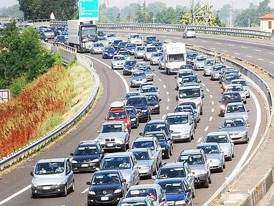 Weekend da bollino rosso sulle autostrade Traffico e code già dalle prime ore