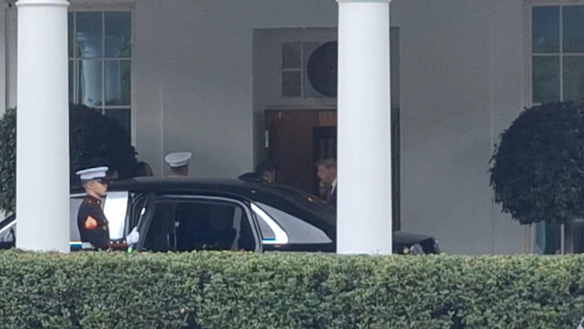 Il presidente cinese Xi Jinping lascia la Casa Bianca, le immagini