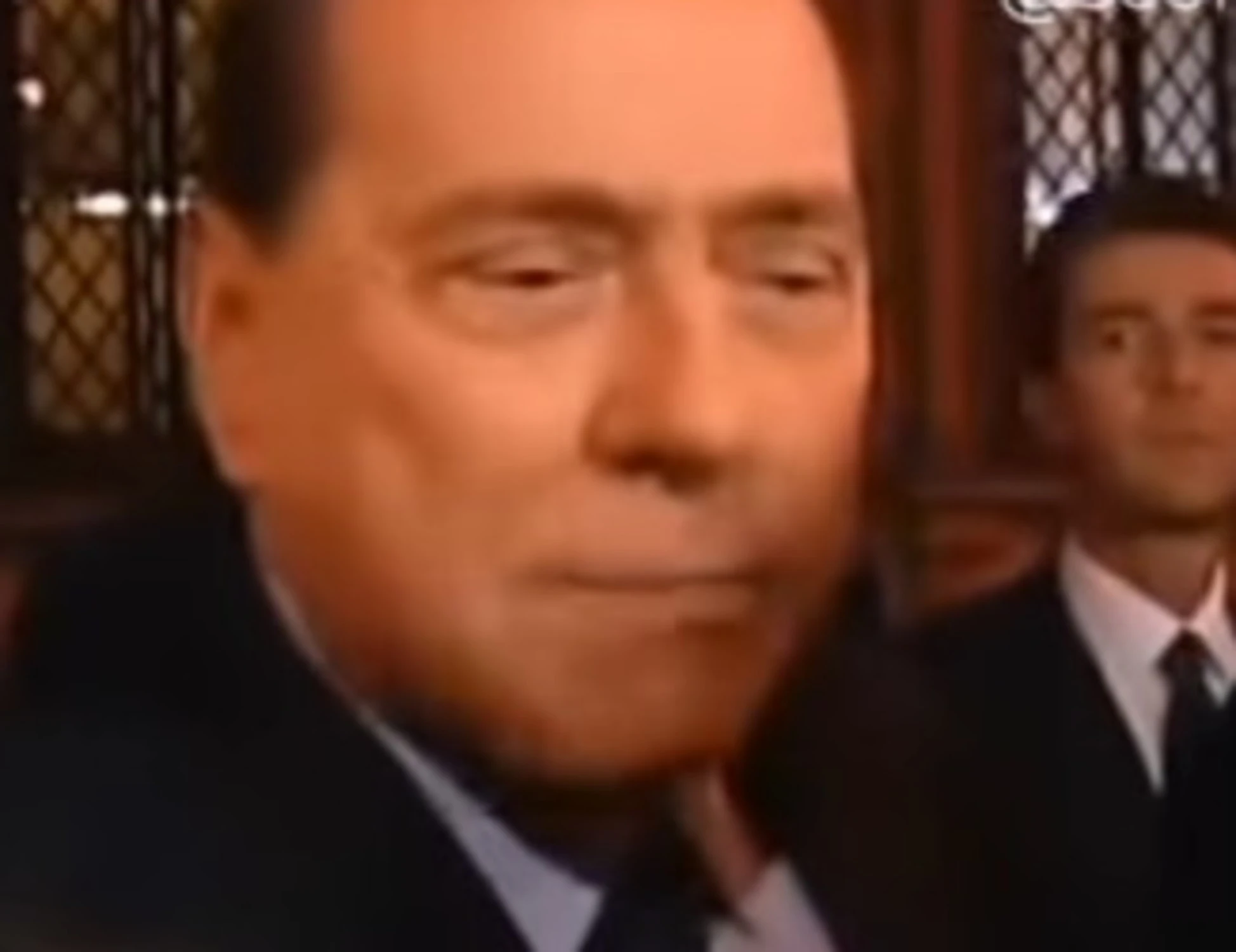 Berlusconi sbugiarda toghe e sinistra: il video virale