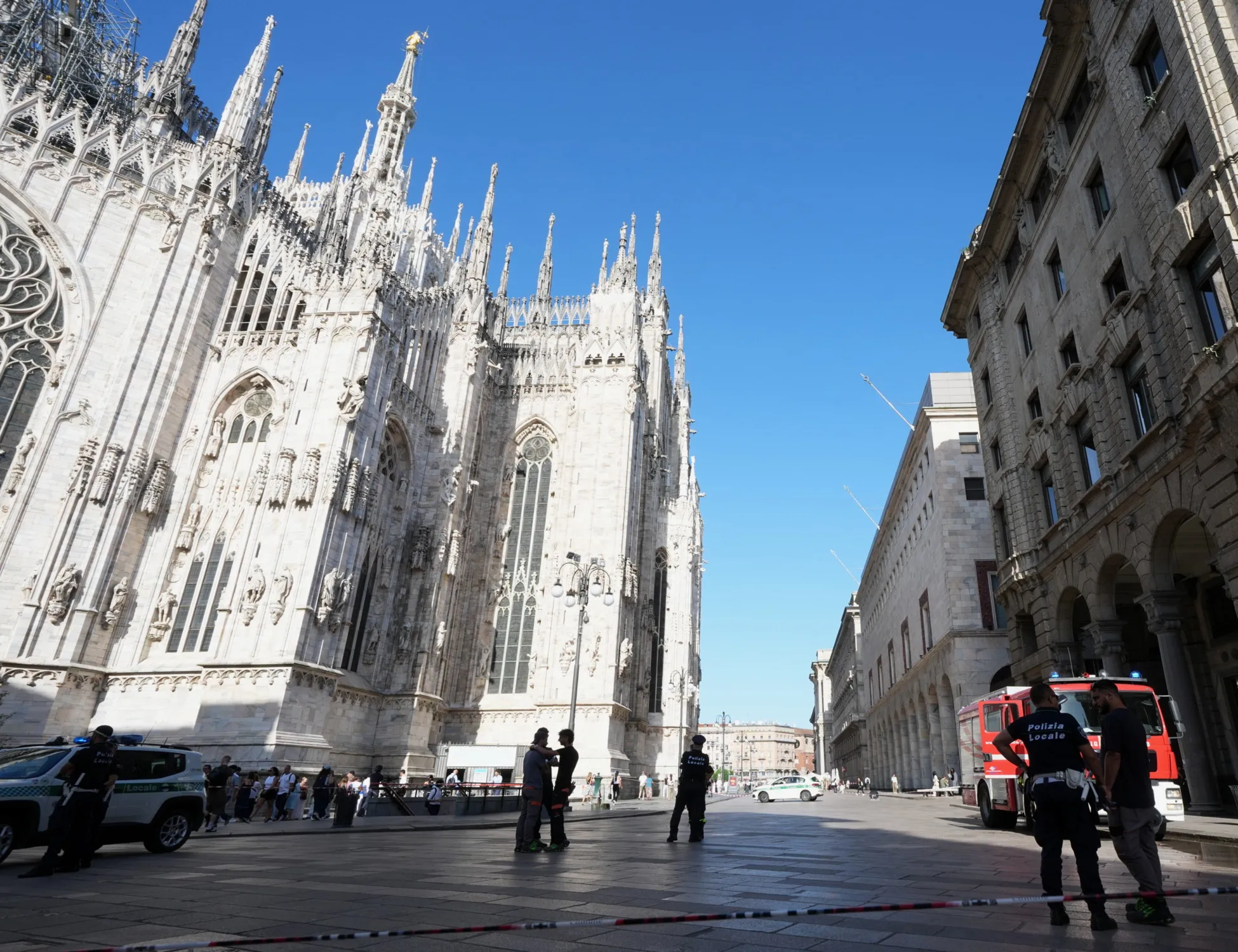 Leggi l'articolo: Botte alla ex davanti agli agenti in piazza Duomo: chi è l'orco