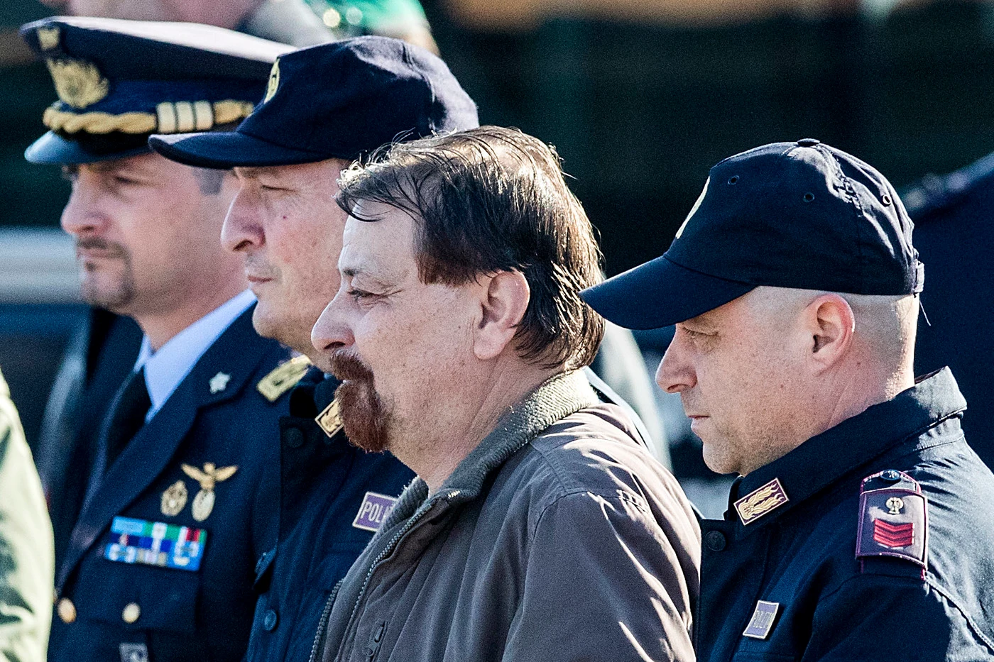 Cesare Battisti, orrore sinistro: "Va liberato subito", chi si schiera con il terrorista