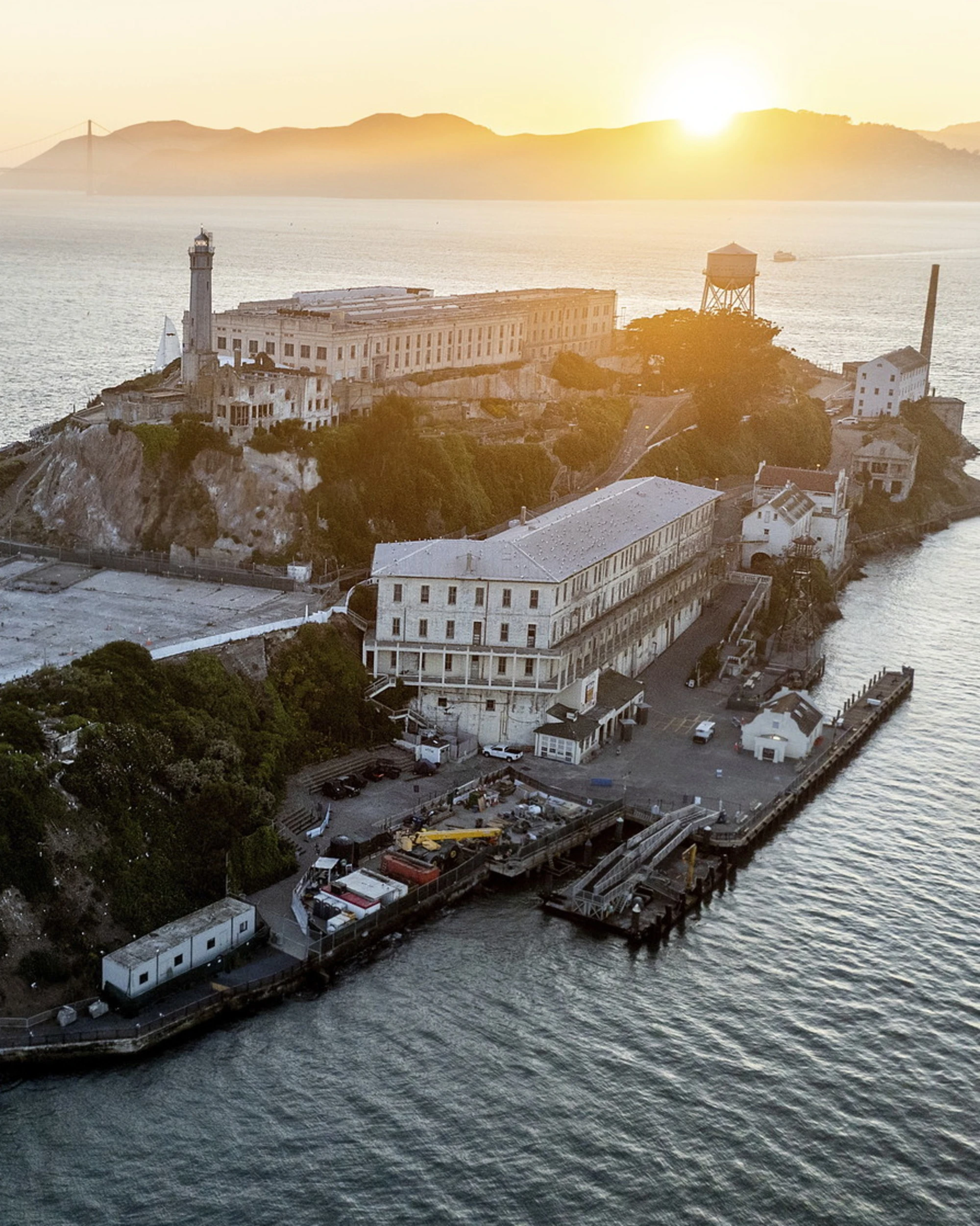Donald Trump riapre Alcatraz: "Ospiterà i criminali più spietati e violenti"