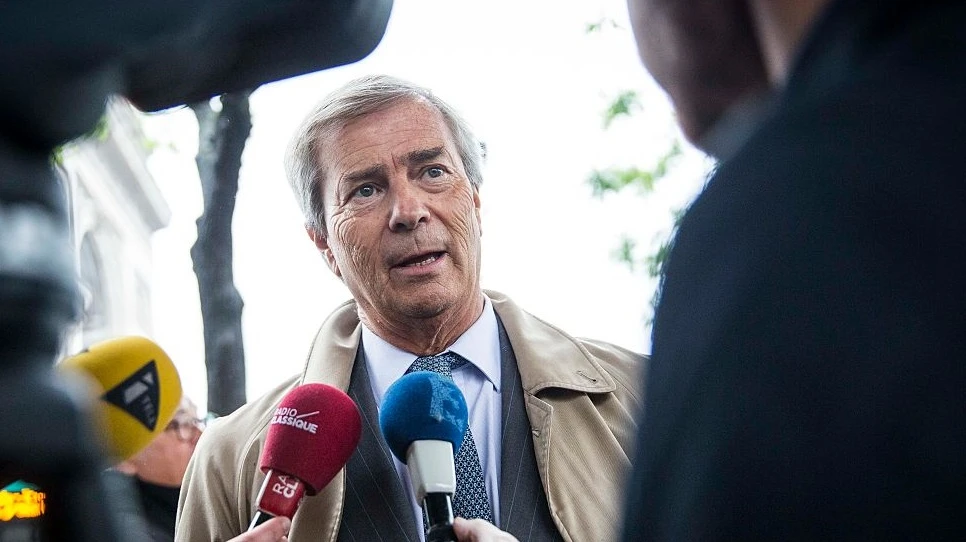 Il Fondo Elliott vuole sfrattare Vivendi da Tim