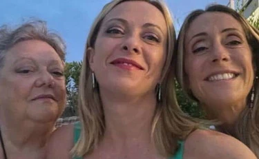 "Patriarcato?": Mamma Meloni dà una lezione alla sinistra: compagni spianati