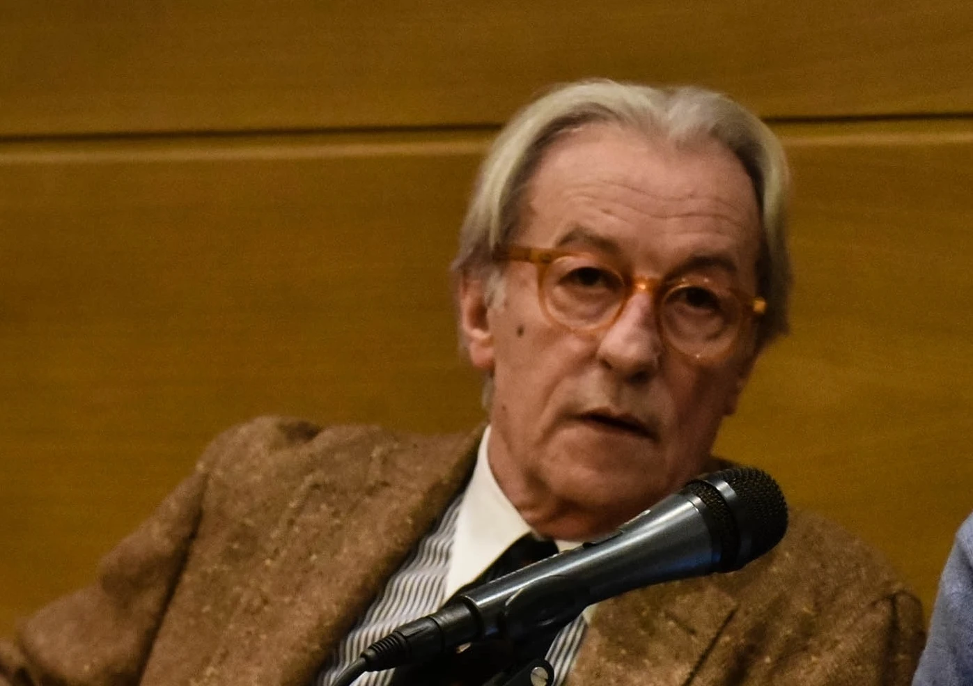 Vittorio Feltri: a Grasso e Boldrini va bene frustare i cavalli? Disonore a chi umilia l'animale