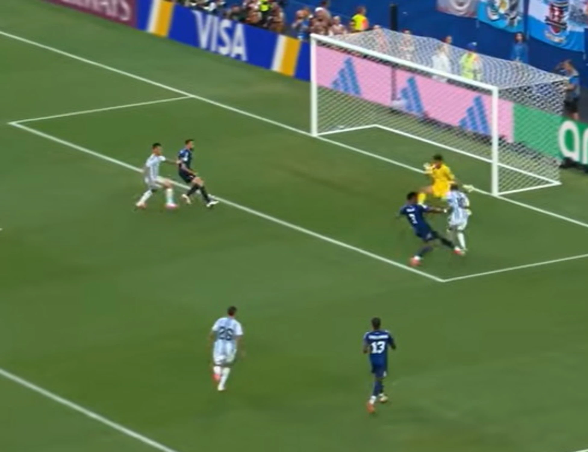 Adani zittito in diretta da Rimedio dopo il gol di Messi: video virale