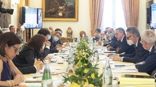 Sondaggio Emg sugli Stati Generali di Conte: per la maggioranza degli italiani sono "una inutile perdita di tempo"