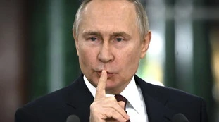 Vladimir Putin a Joe Biden: "Siamo andati oltre, non è il tempo degli auguri"