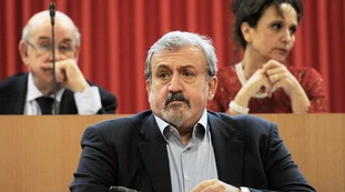 Michele Emiliano, il "rispetto" per le istituzioni? Come lo beccano durante la sfiducia