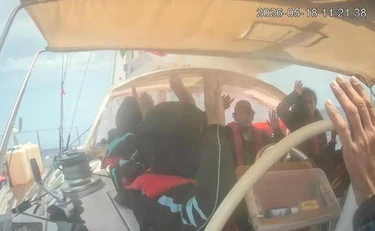 Flotilla, 10 barche ancora verso Gaza. I genitori dell'italiano arrestato: "Orgogliosi di lui"