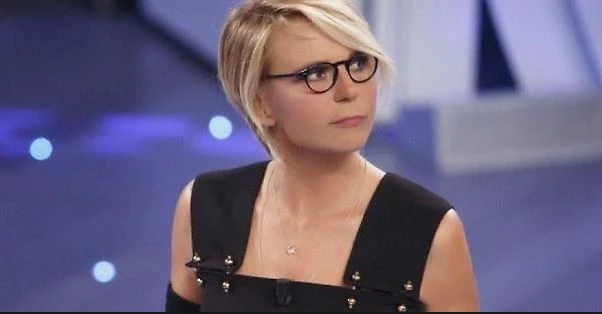 Amici di Maria De Filippi nella bufera: &quot;Cosa ti sei ridotta a fare per battere Ballando e Milly Carlucci&quot;
