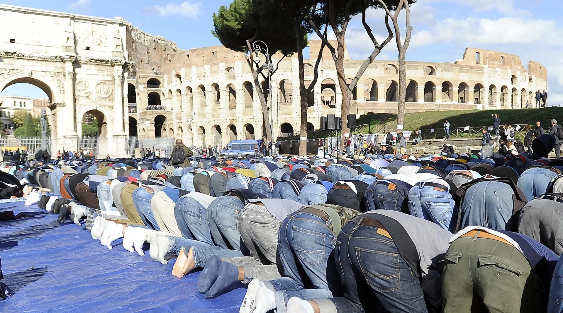 Roma, il 1° settembre manifestazione islamica al Colosseo: "Lo vogliamo come luogo di preghiera"