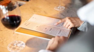 Ristorante, la minaccia ai clienti sul menù: "Ricordati dove sei"