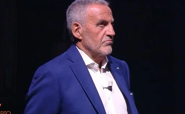 https://media.liberoquotidiano.it/iElSVbpi-3tU7X2yZNg1tw1NVYJ2dCJam5837o37IHU/width:800/quality:90/aW1hZ2VzLzIwMjUvMDkvMjkvMTIyOTMzNjM1LWIyYWQ3ZWY0LTdhN2YtNDE3NC05NmFiLTU1NTM4M2Y0MThjNy5qcGc.webp