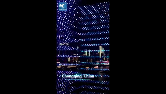 Cina, 5.000 droni illuminano il cielo di Chongqing