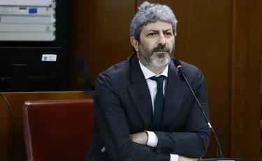 Roberto Fico diventa governatore. E va subito in vacanza