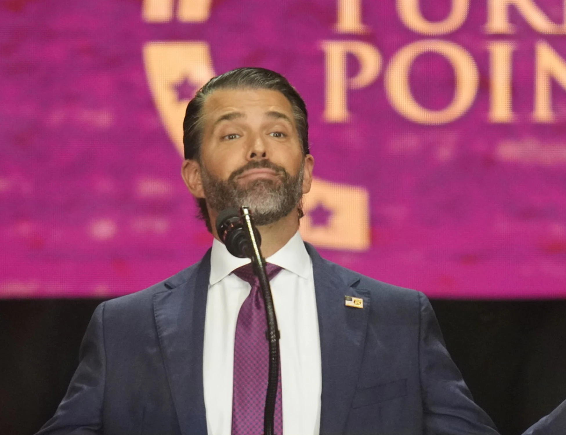 Trump, parla il figlio: "Gli Usa non sono l'idiota con il libretto degli assegni"