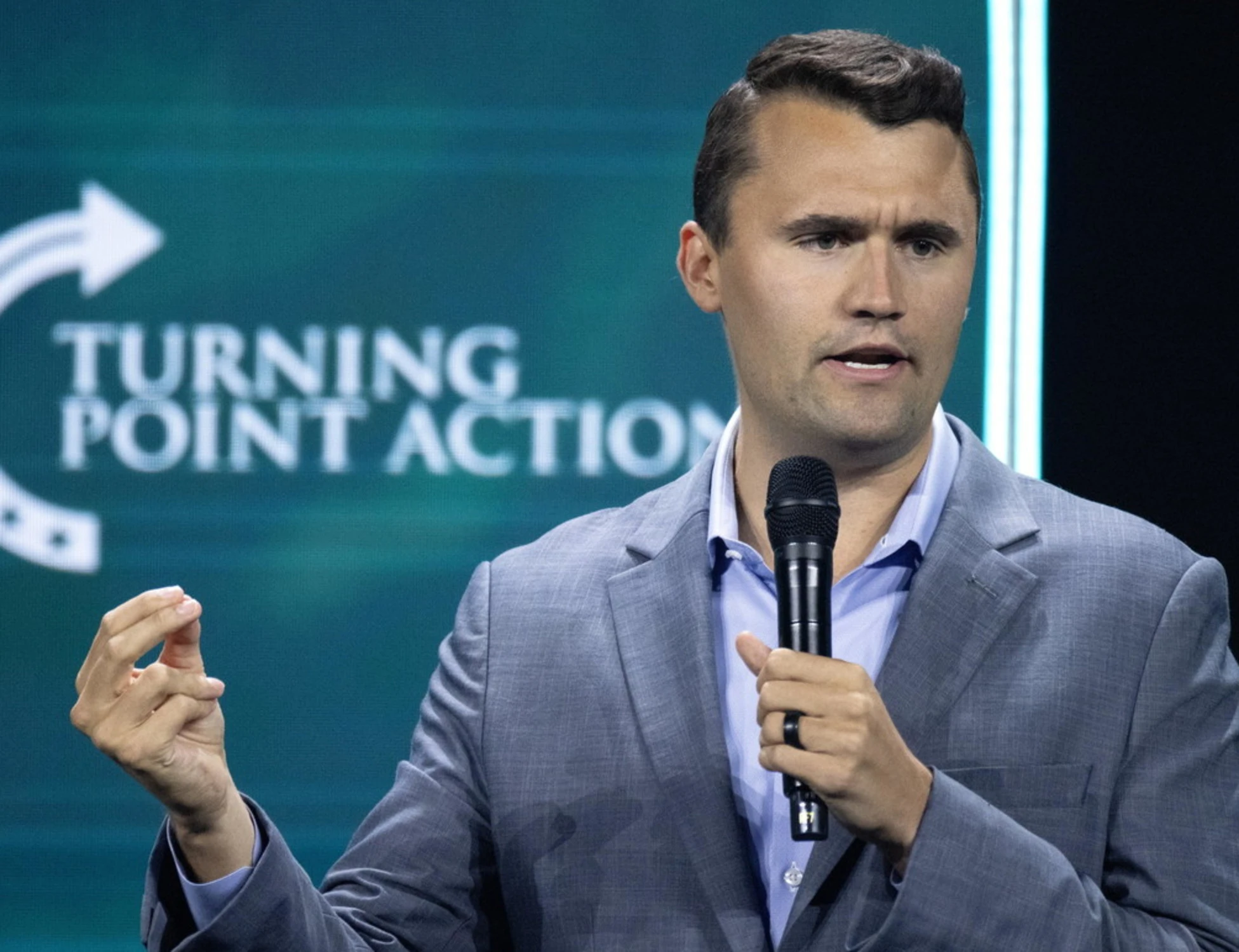 Dopo la morte di Charlie Kirk la Bibbia vola