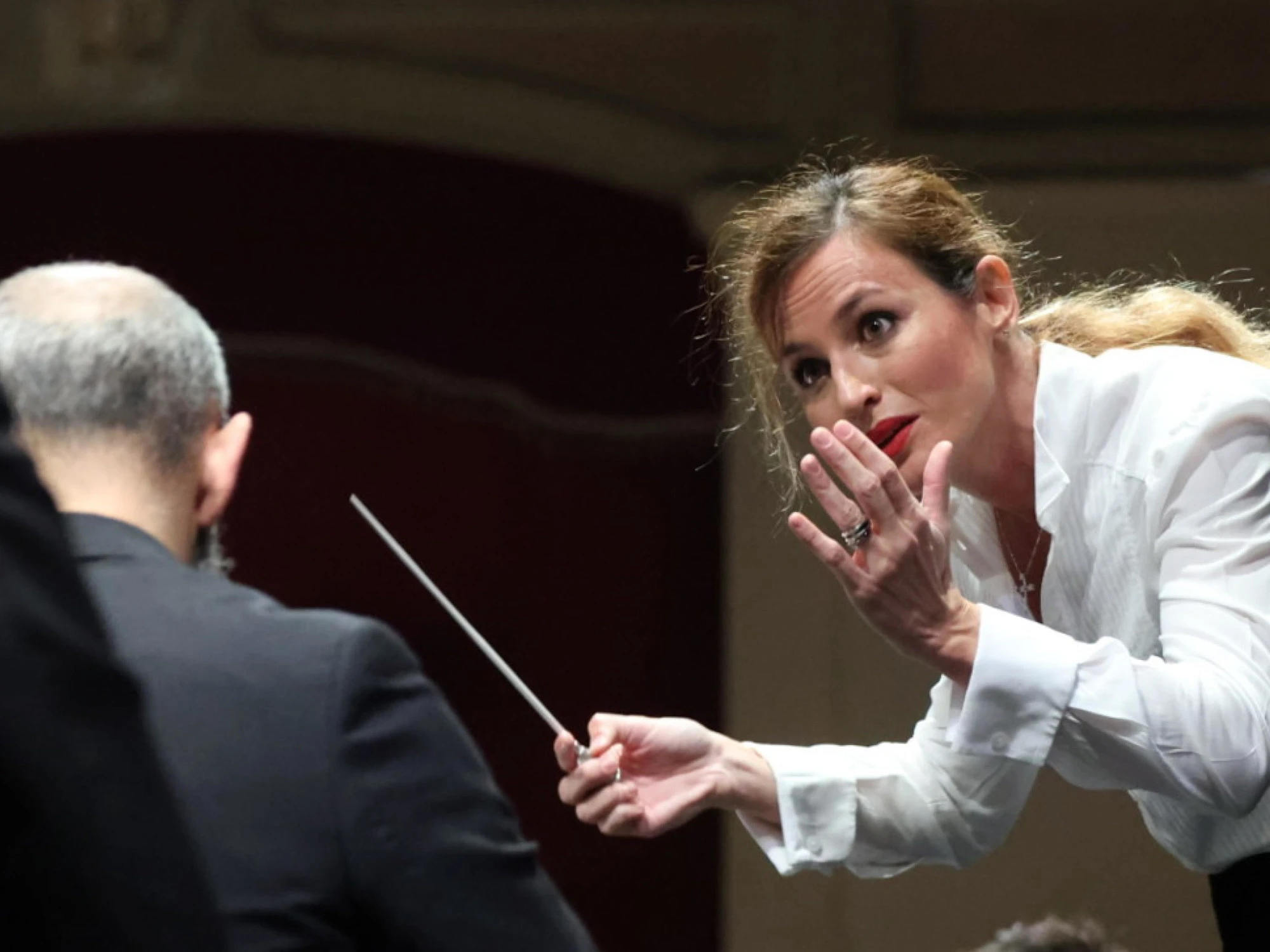 Beatrice Venezi, clamoroso: "Di cosa hanno paura", come spiana la sinistra che la infanga