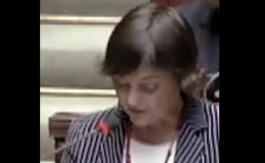 FdI fa impazzire Debora Serracchiani: "La più grande asfaltata della storia"