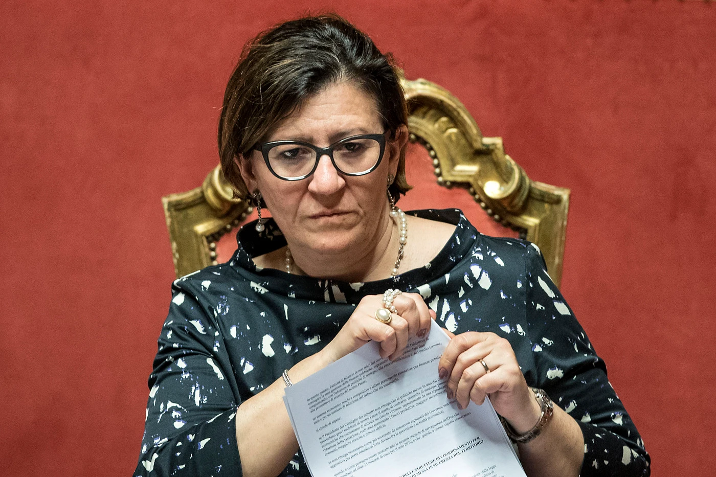 Open Arms, Elisabetta Trenta aveva programmato tutto per far sbarcare 32 migranti. Crociata contro Salvini