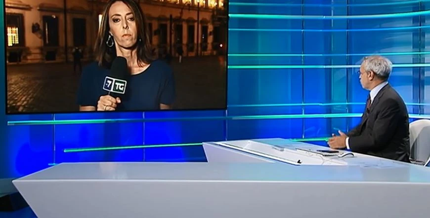 Enrico Mentana, bomba in diretta al TgLa7 sul vertice Pd-M5s: "Parlano solo di poltrone, così è stallo"