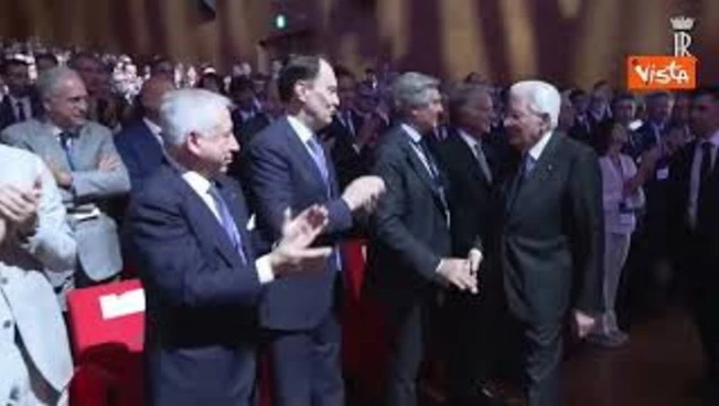 Standing ovation per Mattarella, al suo arrivo all'Assemblea di Confindustria alla Nuvola