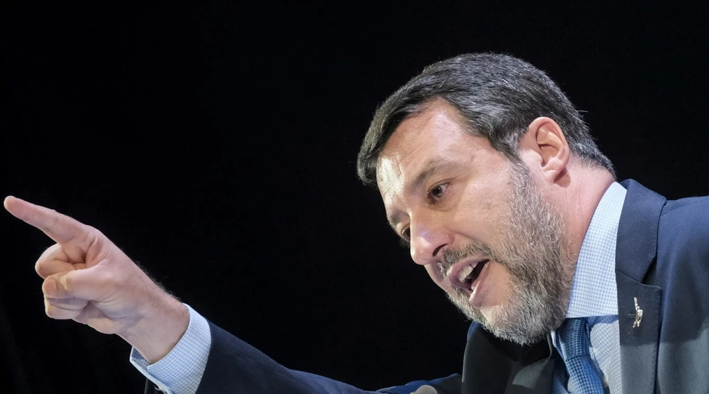 Eco-teppisti, pugno di ferro di Salvini: "Basta, vi faremo passare la voglia"