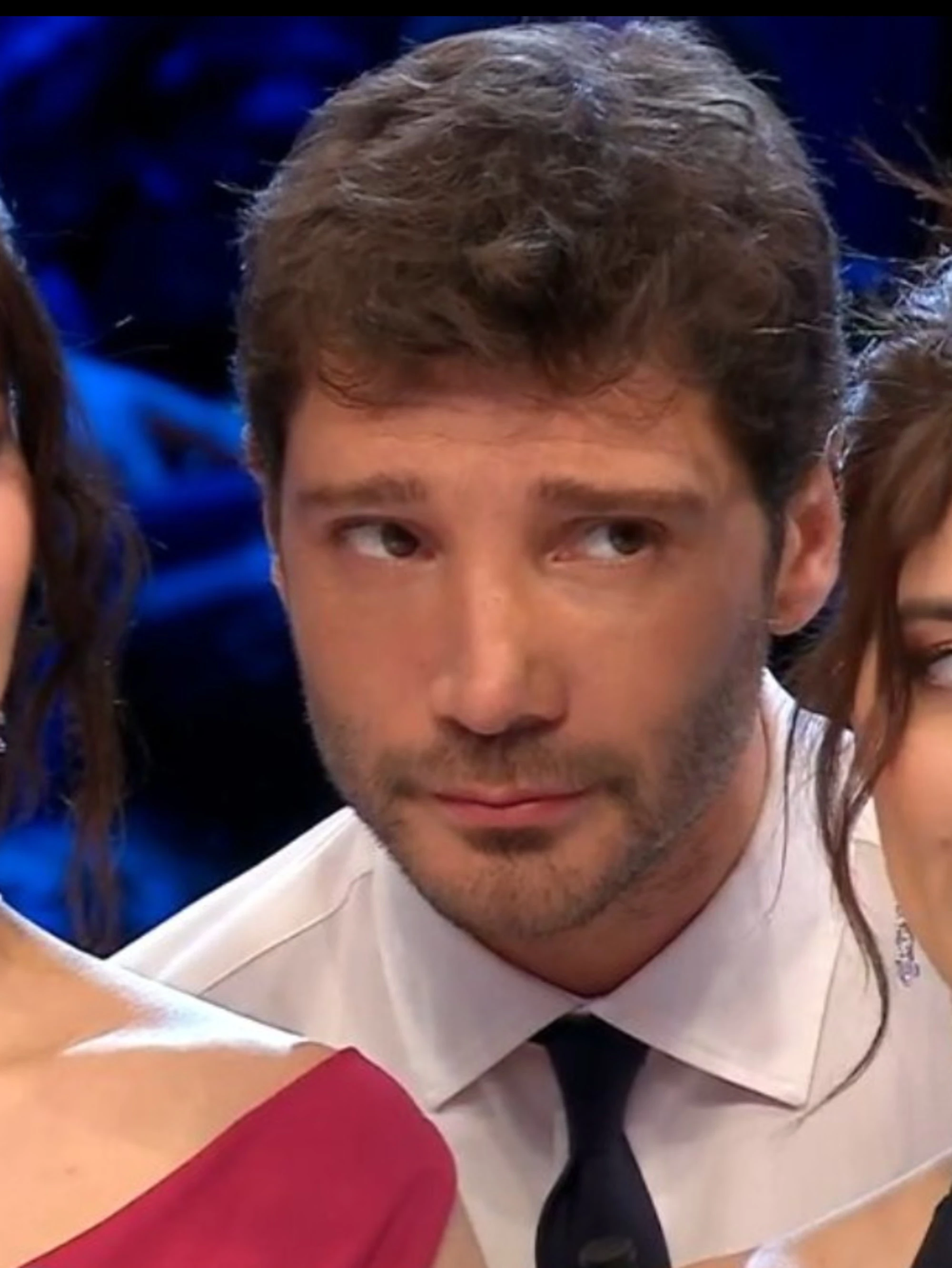Affari Tuoi, "abbiamo fatto un sogno...": rivelazione a luci rosse, De Martino in imbarazzo