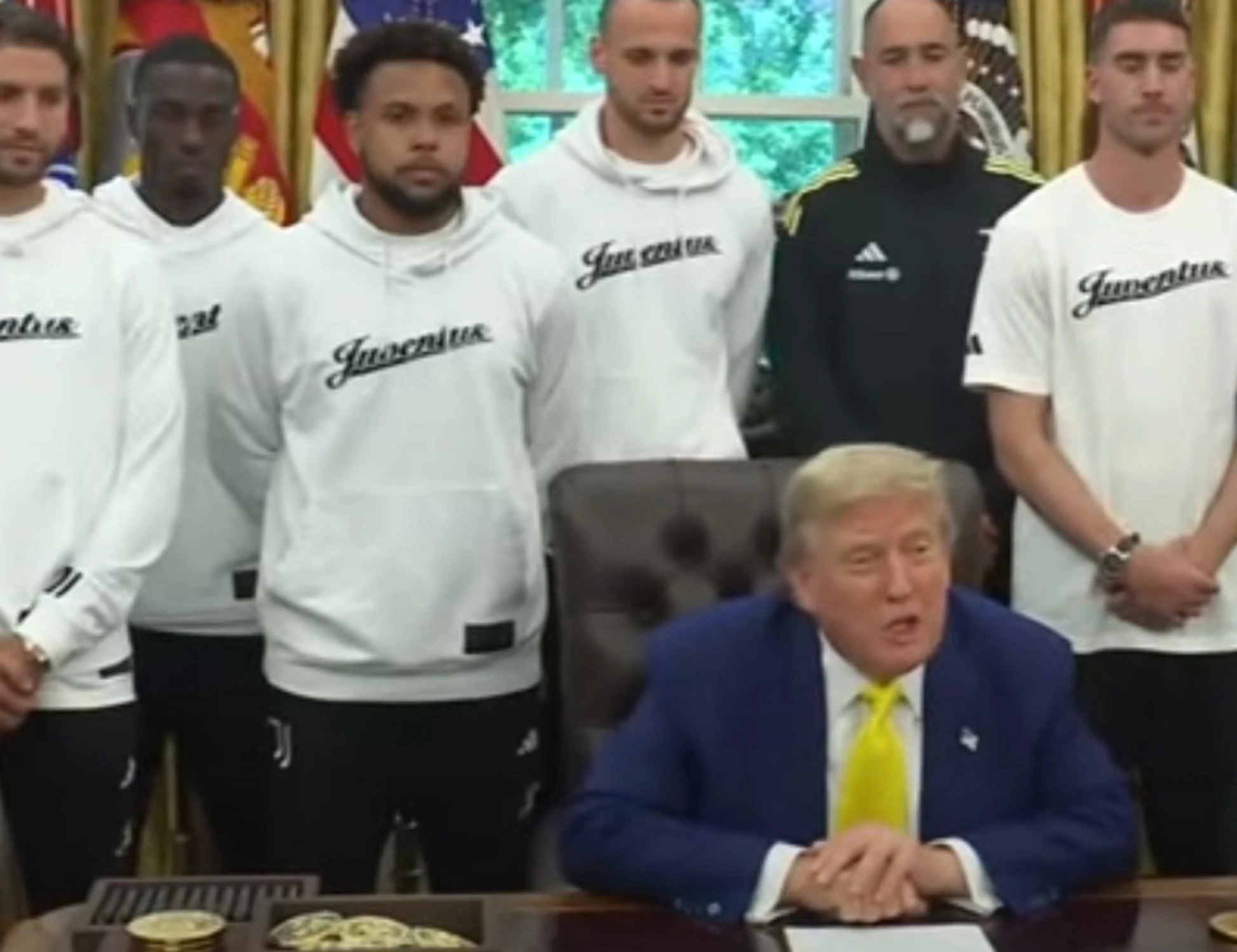 Juve, gelo di McKennie nello Studio Ovale dopo gli insulti a Trump