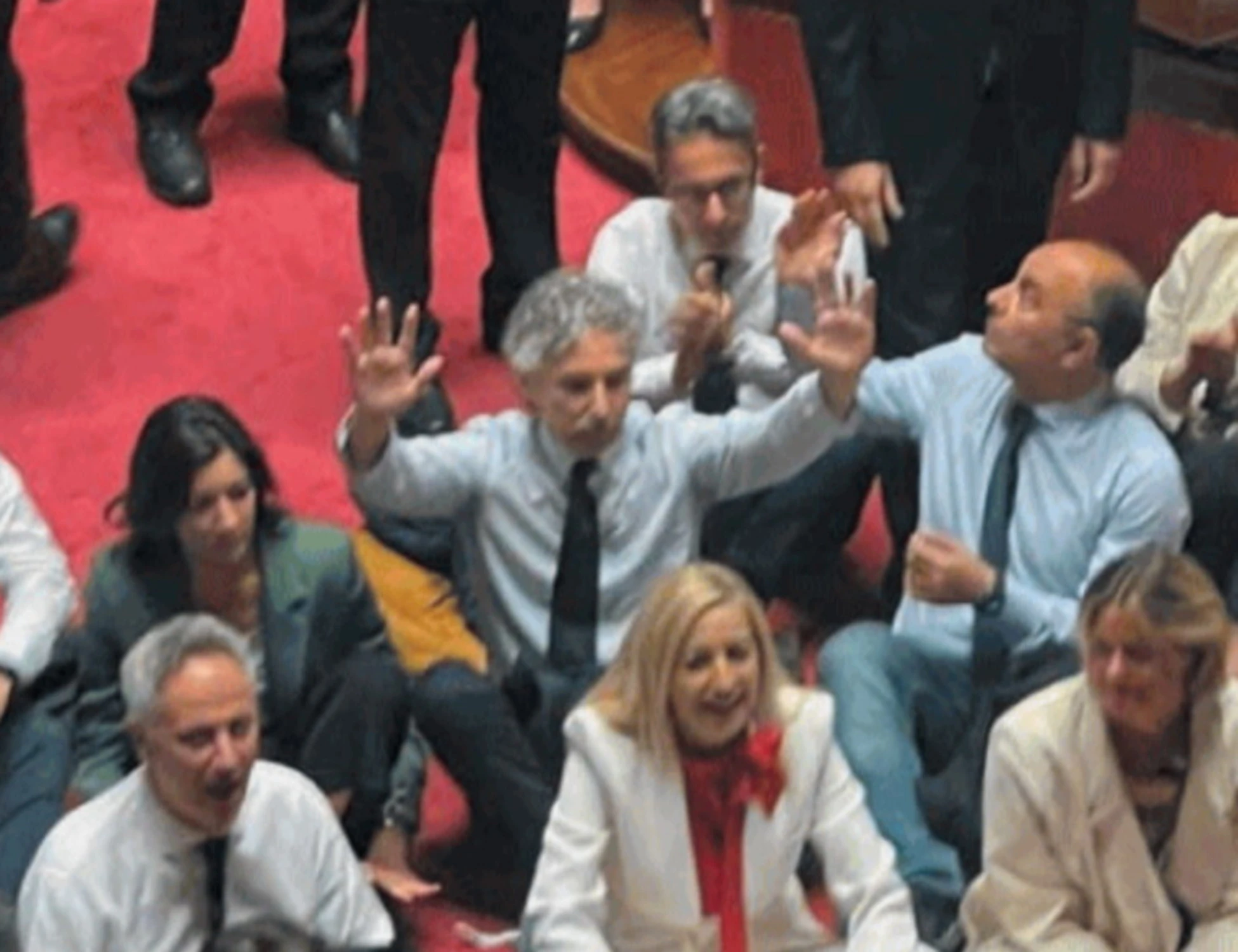 Sinistra senza vergogna: "Serve più sicurezza", ma ha lasciato porte aperte a ladri, abusivi e clandestini