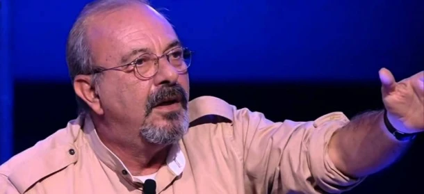Vauro a Dritto e Rovescio insulta due uomini della Meloni: "Fascisti? No, pezzi di m***"