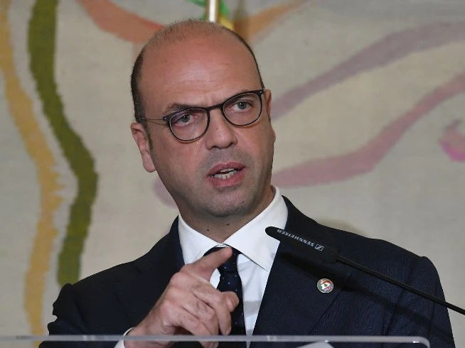 Angelino Alfano cambia vita: torna a fare l'avvocato a Milano
