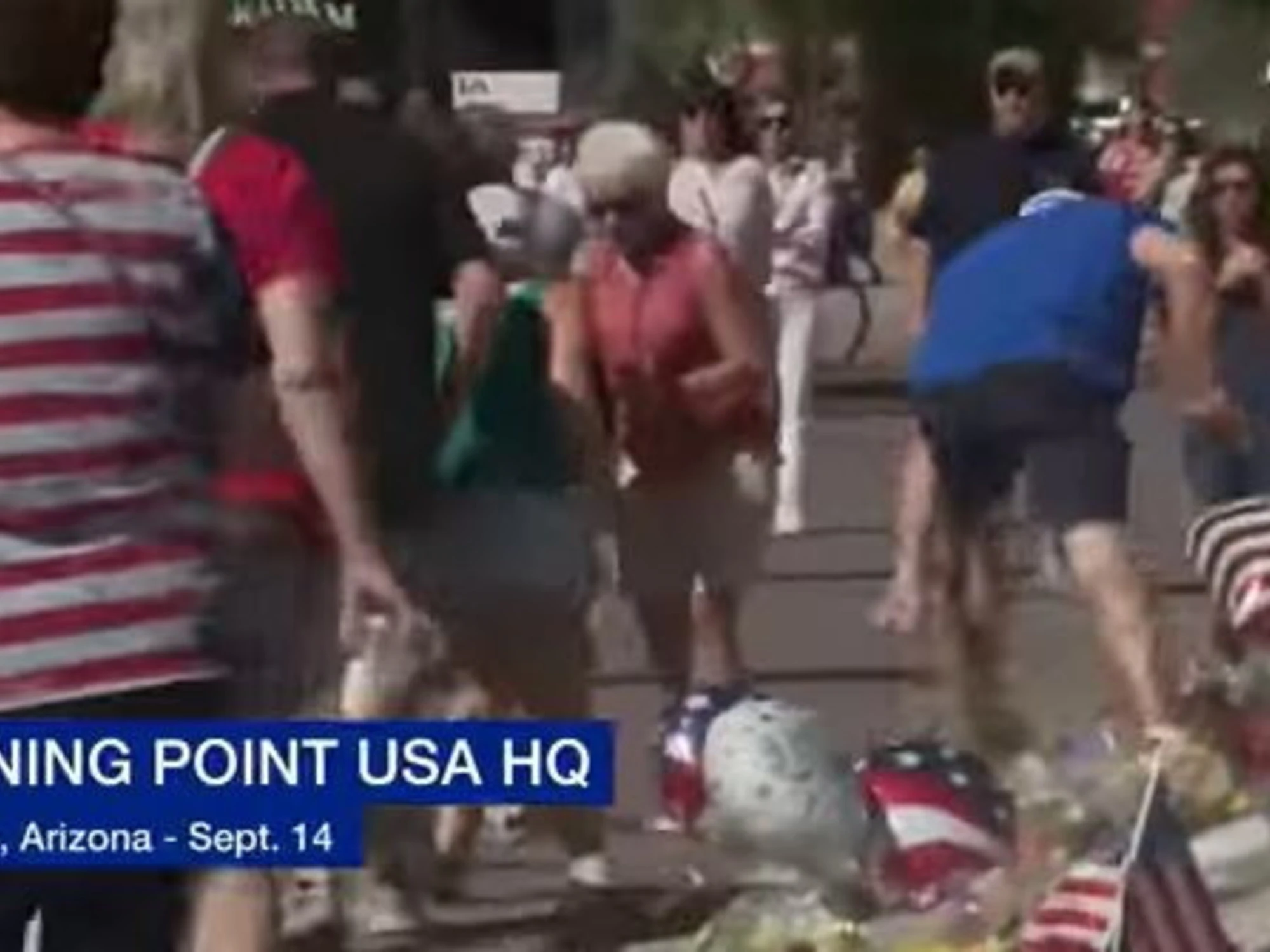 Vandalizza il memoriale di Charlie Kirk: finisce male