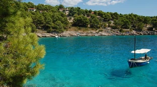 Croazia, "nessun divieto in spiaggia quest'estate": il mare che può "salvare" l'estate agli italiani