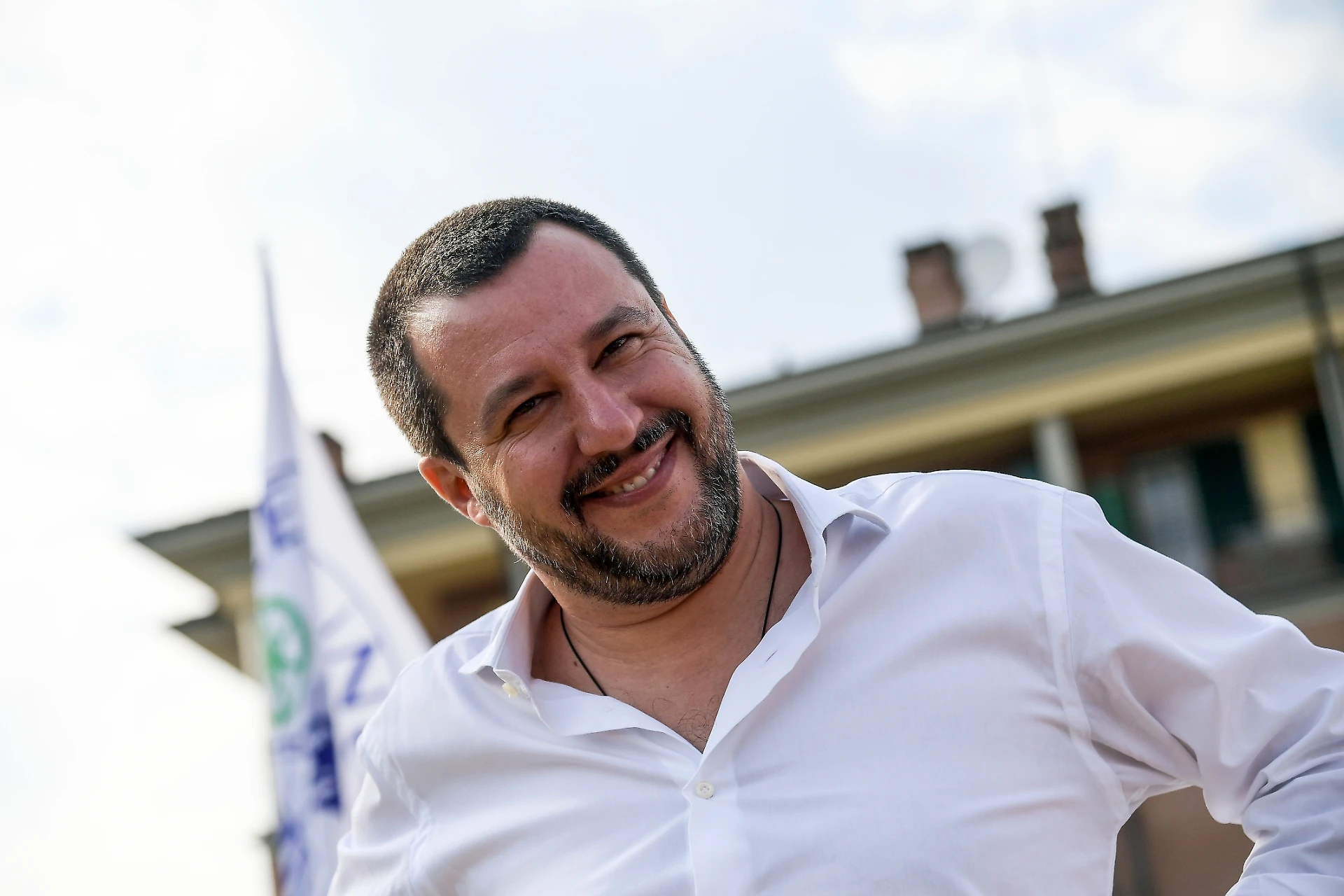 Aquarius, Matteo Salvini: "Renzi dovrebbe vergognarsi per averci fatto invadere dai presunti profughi"