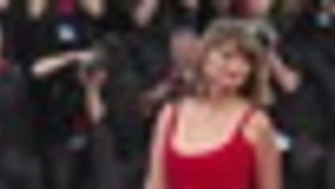 A Venezia Penelope Cruz in rosso, Bardem e Ben Affleck sul red carpet