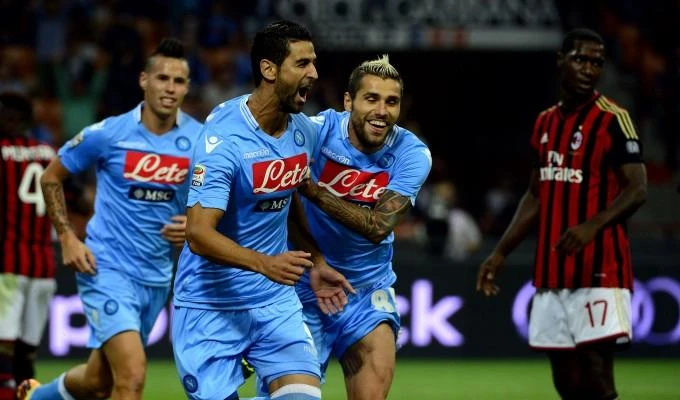 Il Napoli travolge il MilanBalotelli sbaglia un rigore