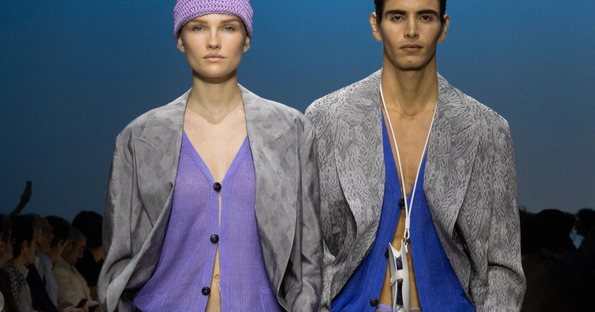 L'armonia elegante di Giorgio Armani tra vibrazioni di blu     