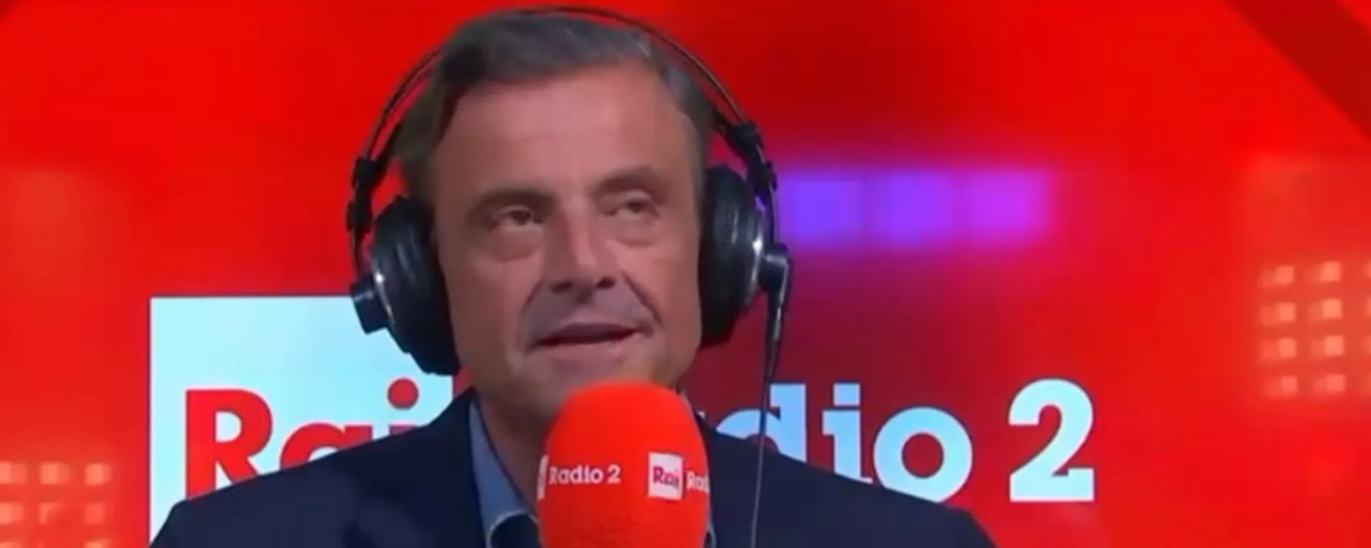 "Cacciato a dormire in hotel": disastro a casa di Carlo Calenda