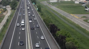 Autostrada A28, anziana contromano per 13 km: "Non me ne ero accorta"