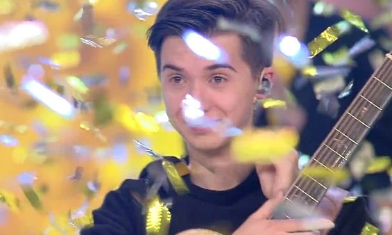 Tu si que vales, vince Marcin Patrzalek polacco di 18 anni. Commuove l&apos;Italia: come userà i 100mila euro vinti