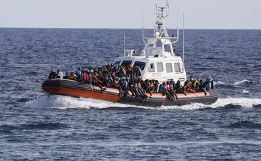 Migranti, sinistra contro i rimpatri veloci: Decreto sicurezza, cosa manda in tilt le opposizioni